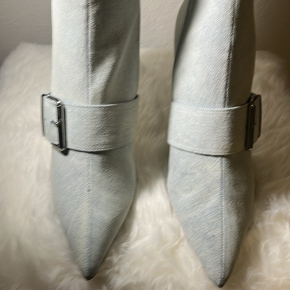 Steve Madden Banter Denim Pointed Toe Buckle Bootie- size 10M (Denim) - Picture 2 of 6